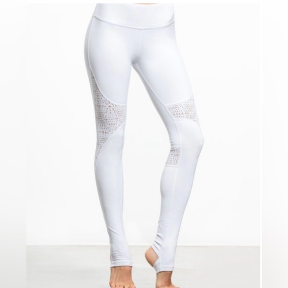 ALO West Coast Yoga Leggings - Picture 3 of 11